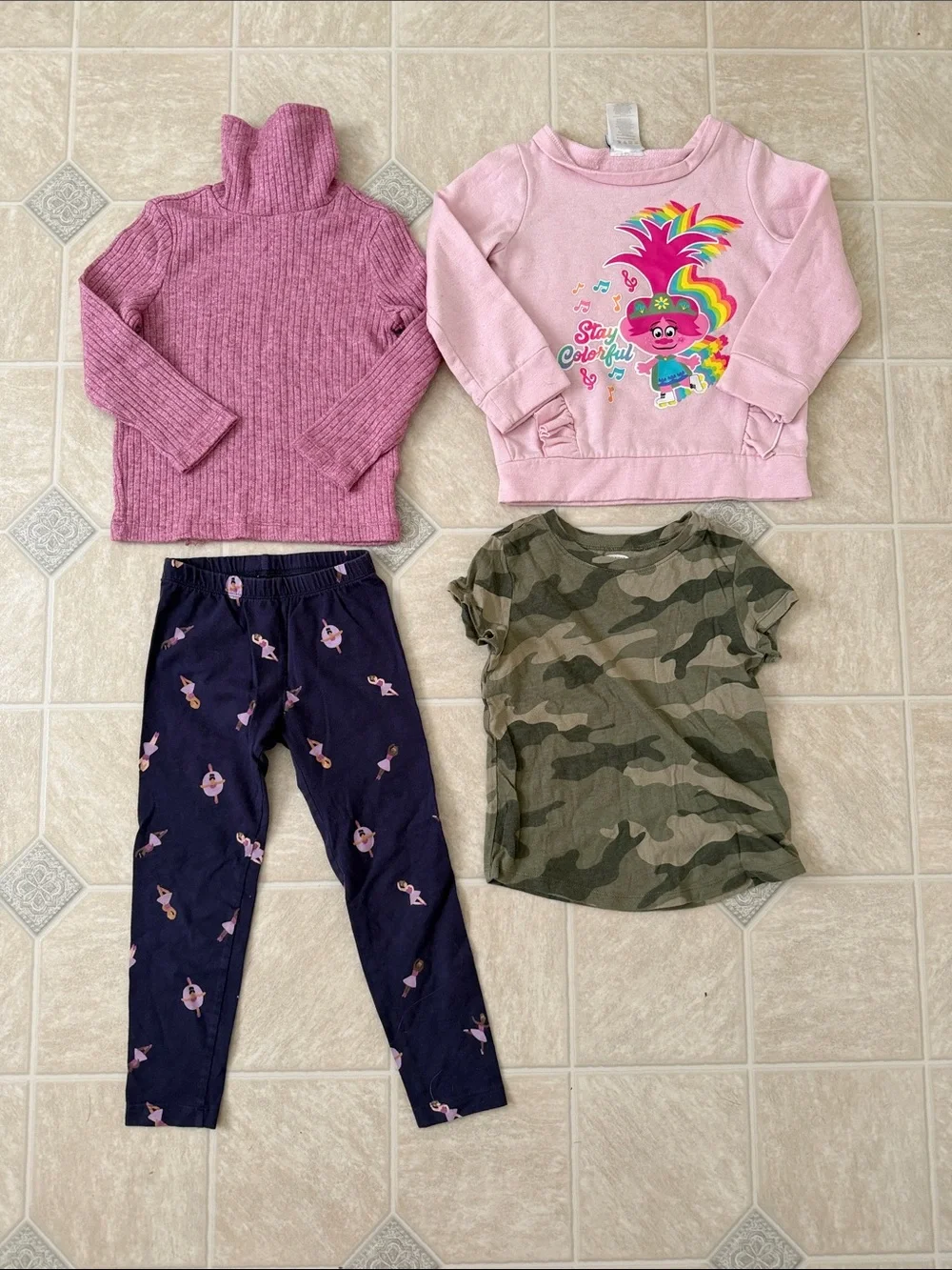 Girls 4T Bundle - Picture 1 of 5